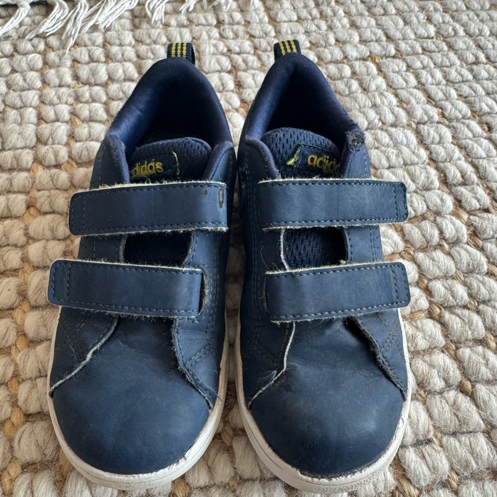 Adidas boys shoes size 10k